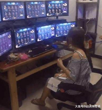 dnf公益服工作服首饰能不能毕业？和幸运三角和打字套伤害差距多少？193
